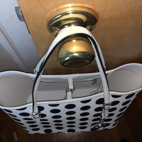 MK TOTE - Picture 3 of 7